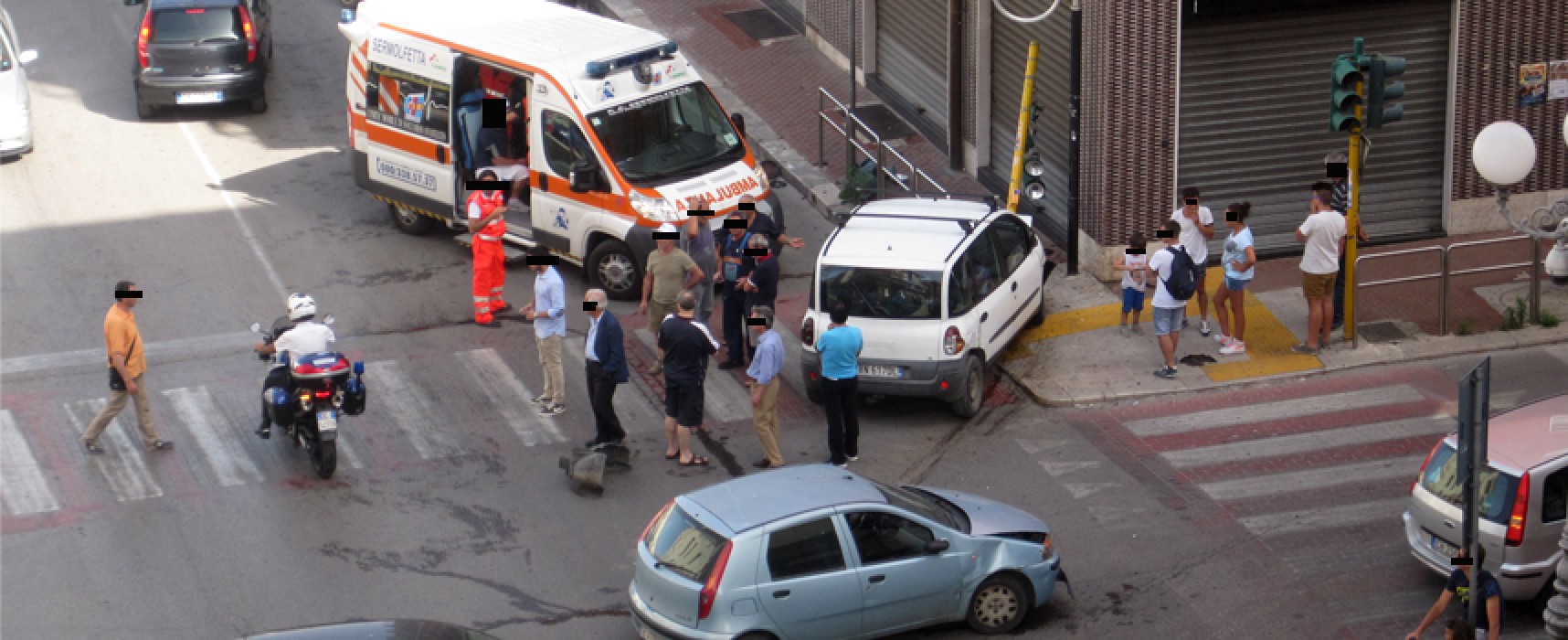 Nuovo incidente all’incrocio tra Via Aldo Moro e Via Petronelli, coinvolte due autovetture