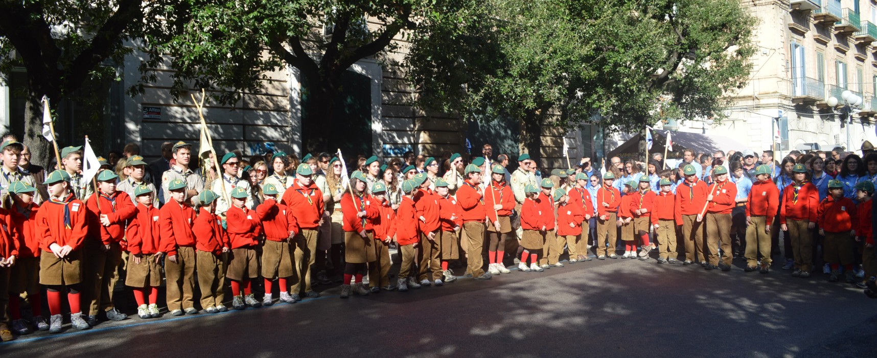 Gli scout di Bisceglie festeggiano i loro 50 anni di attività, svelato il monumento commemorativo /VIDEO