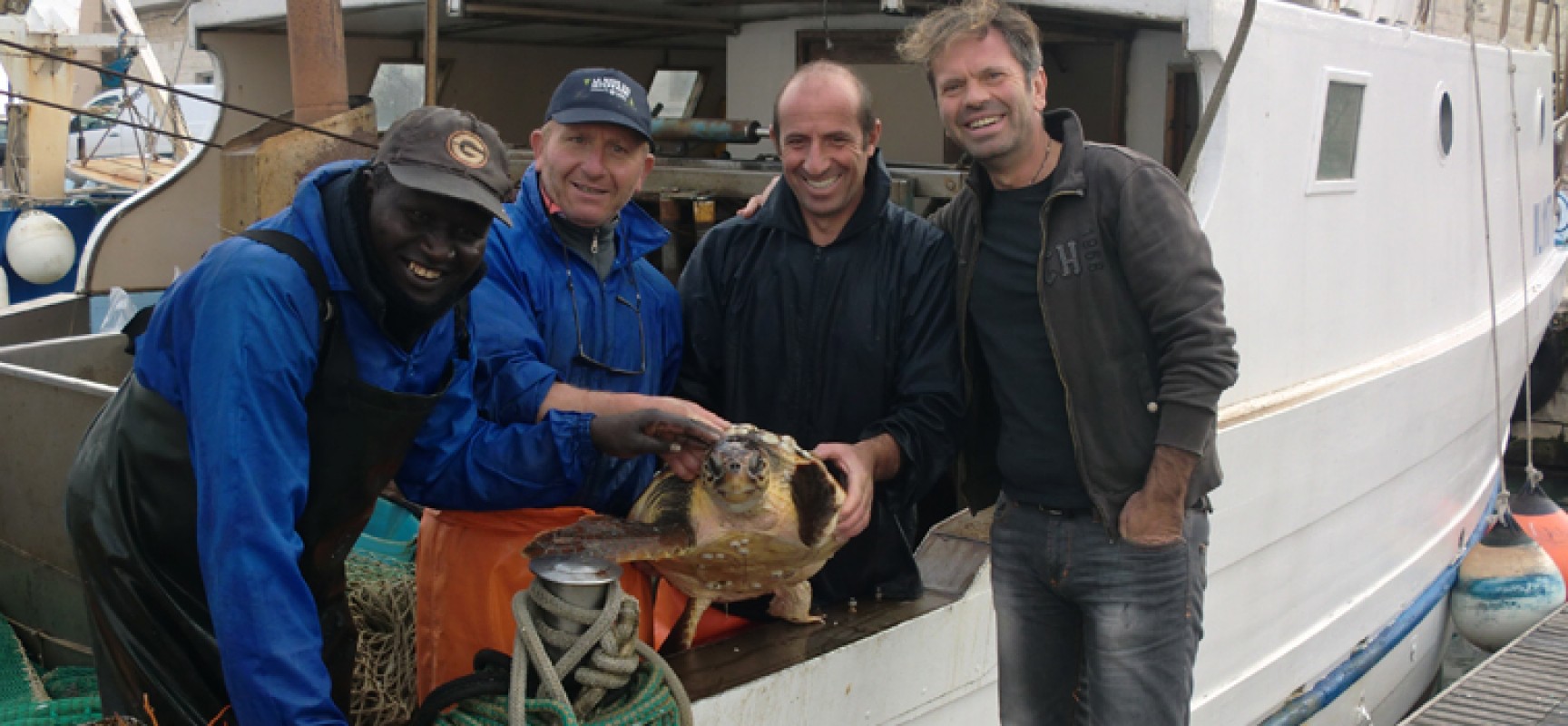L’equipaggio della “Nuova Giovanna” salva un’altra tartaruga marina