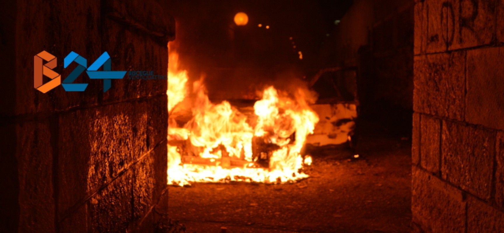Auto data alle fiamme nella serata di ieri in Via Puccini, arrestato il presunto colpevole / FOTO