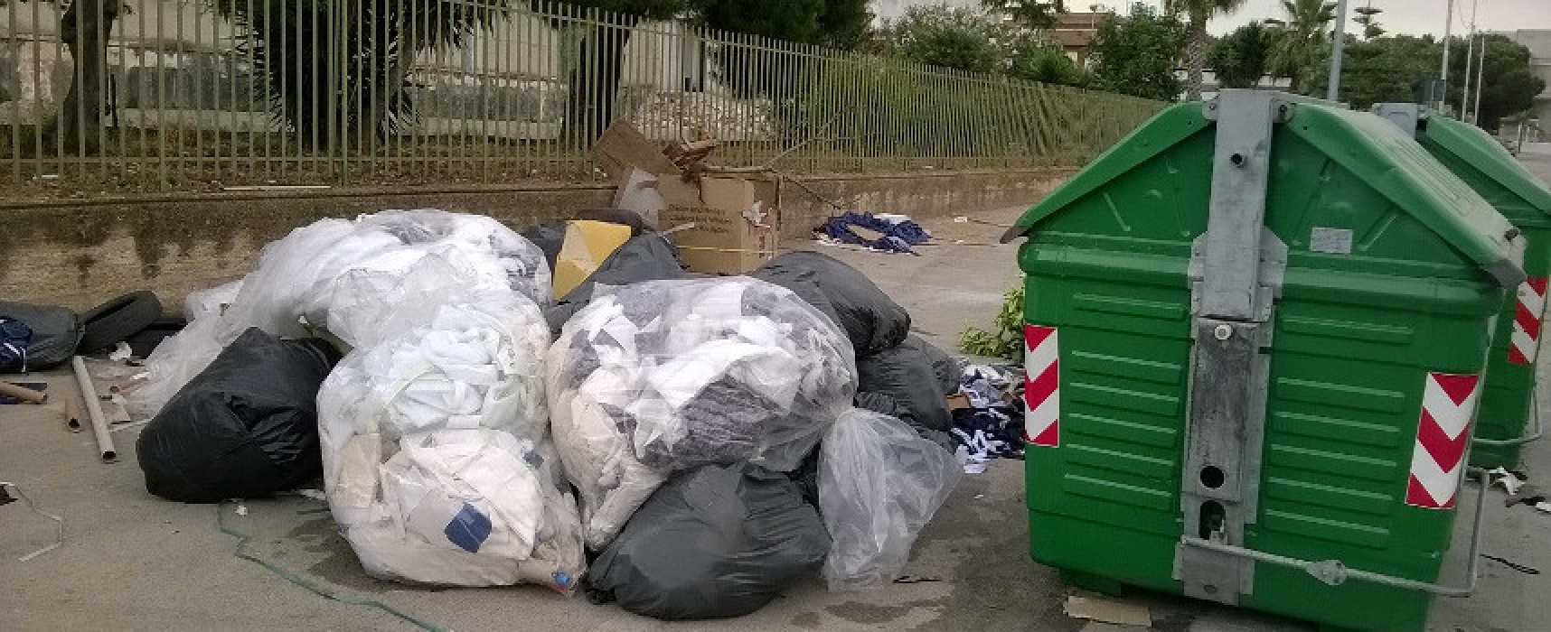 Zona artigianale ovest ancora sommersa dai rifiuti, la denuncia di un residente / FOTO