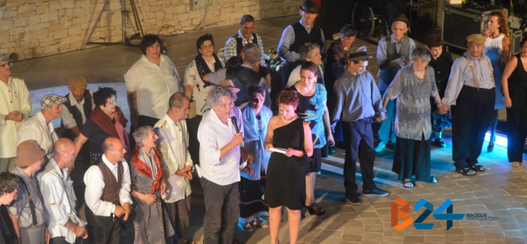 “Diversamente abile”, i “figli di Don Uva” emozionano il Teatro Mediterraneo / FOTO