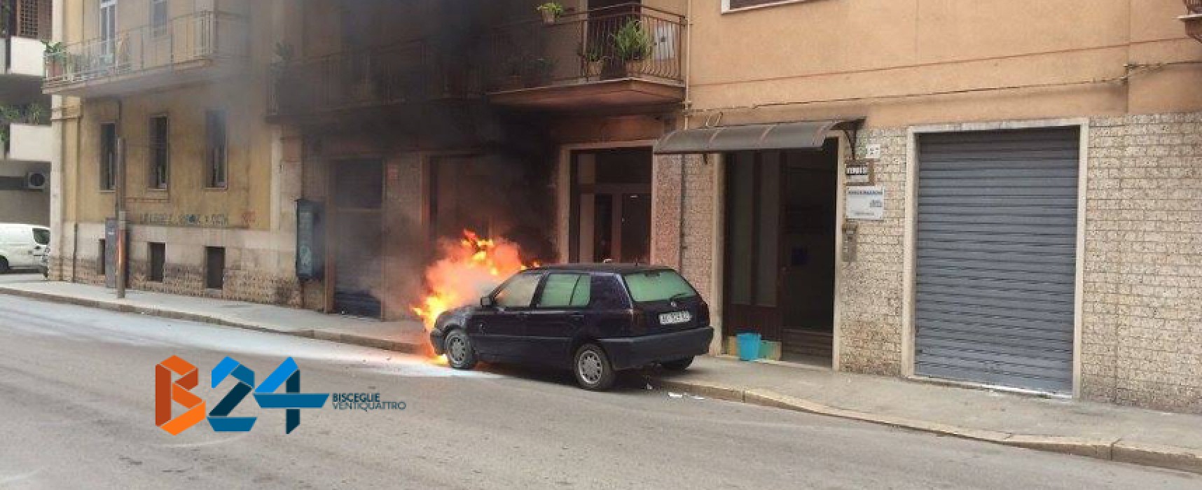 Auto prende fuoco in via Piave, nessun ferito / FOTO