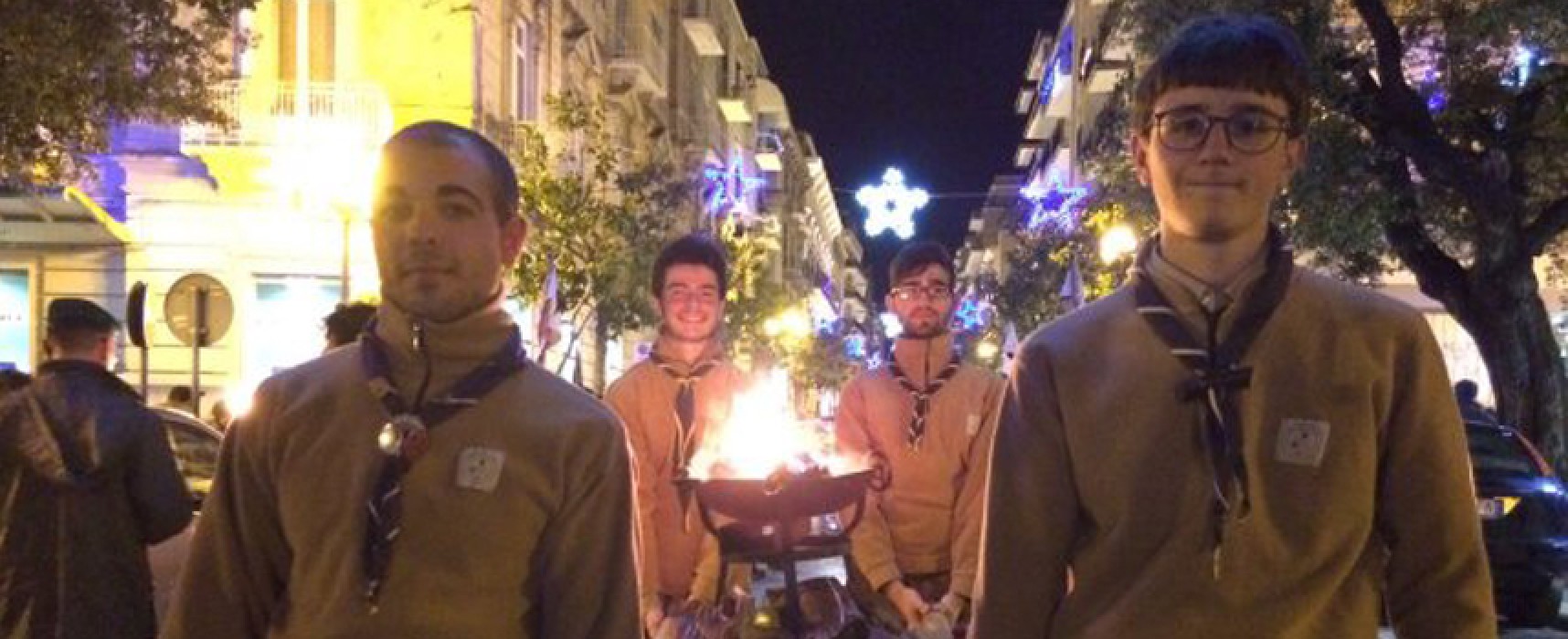 Stasera il Gruppo Scout porta la Luce della Pace nelle strade della città