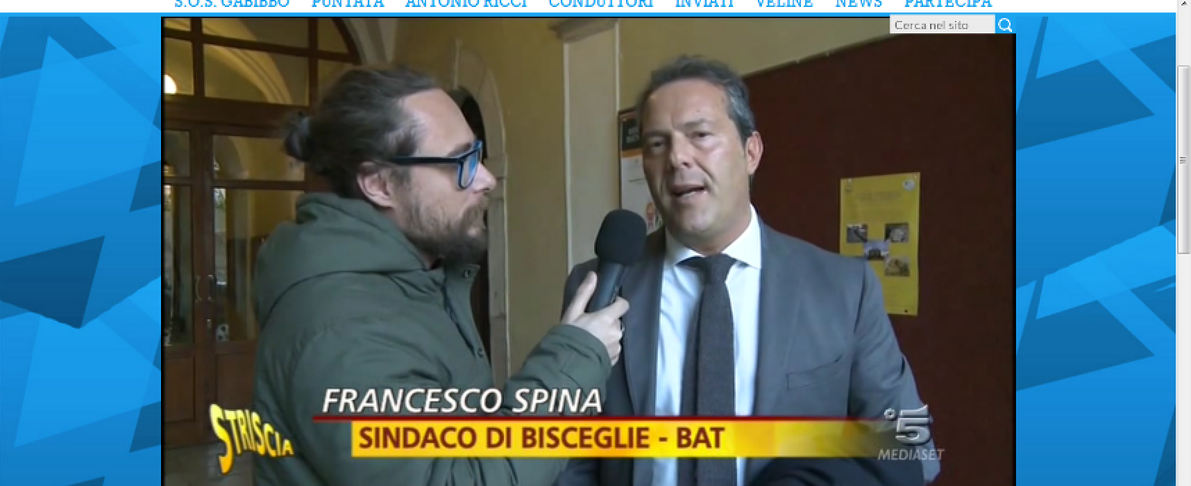 Pinuccio (Striscia la notizia) punzecchia il sindaco Francesco Spina su passaggio al Pd / VIDEO