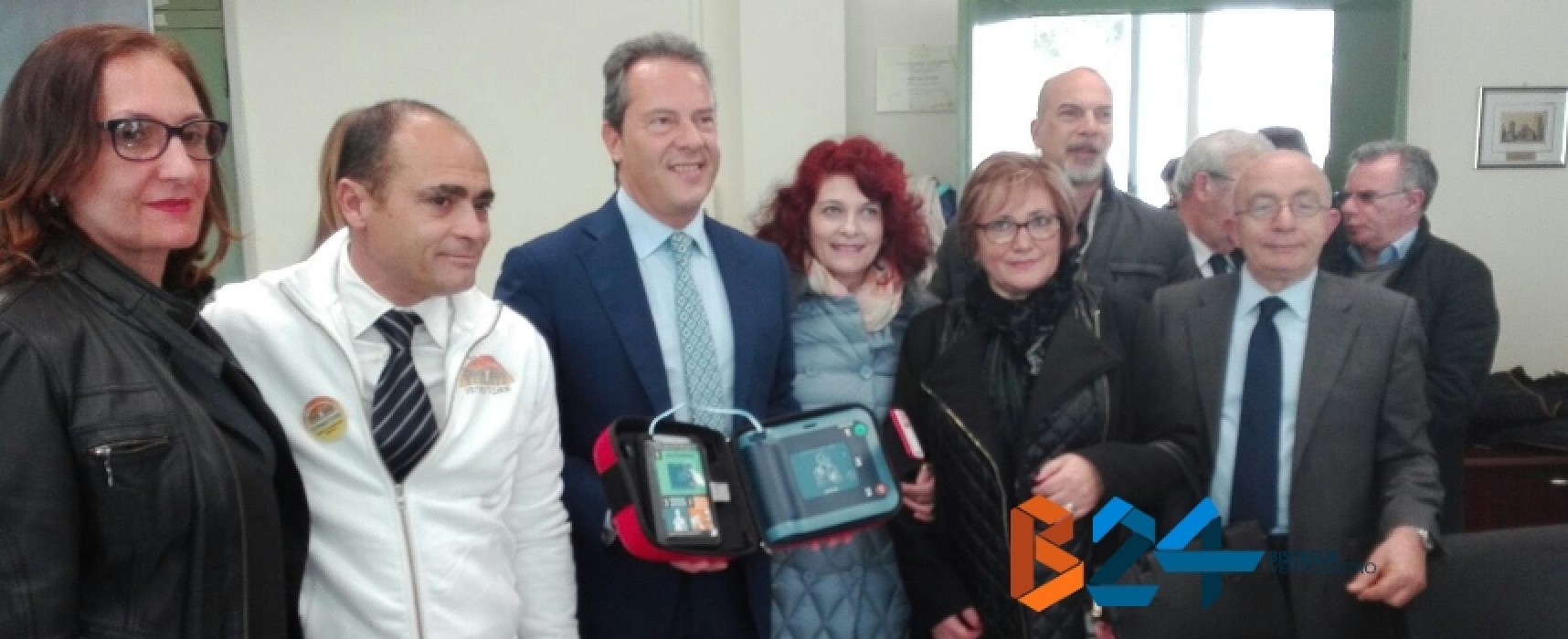 Consegna defibrillatori a scuole biscegliesi, Spina:“Alunni ricevono uno strumento prezioso” / FOTO
