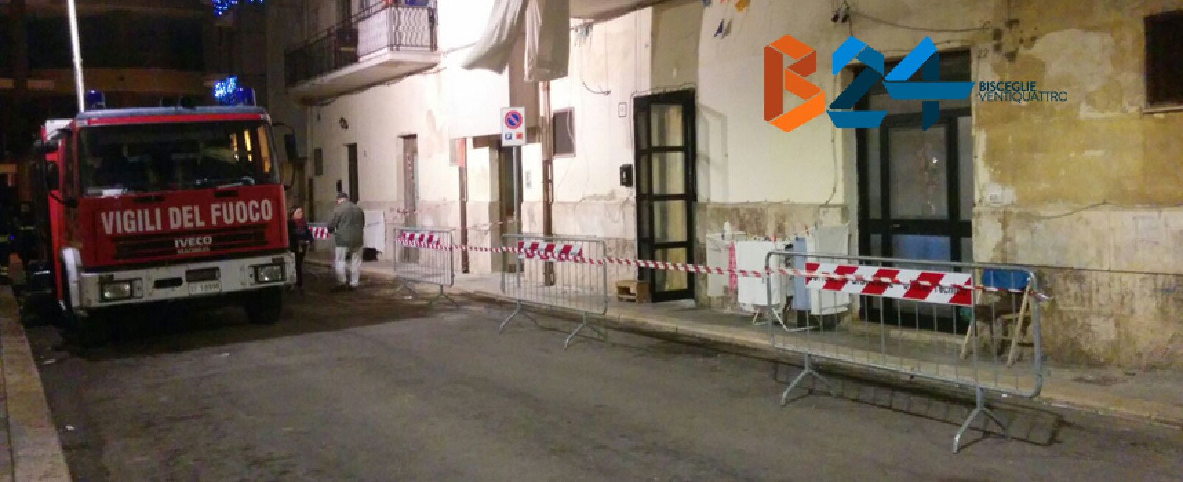 Cadono calcinacci in via Taranto, verifiche strutturali di vigili del fuoco e ufficio tecnico