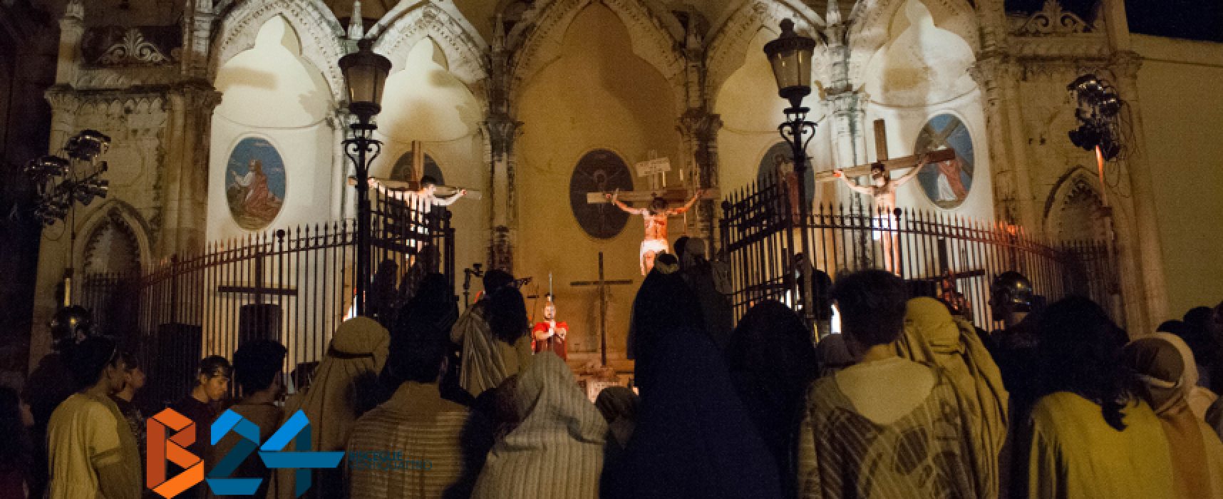 La “Passio Christi” ed i suoi momenti toccanti vissuti ieri sera nel centro di Bisceglie / GALLERY