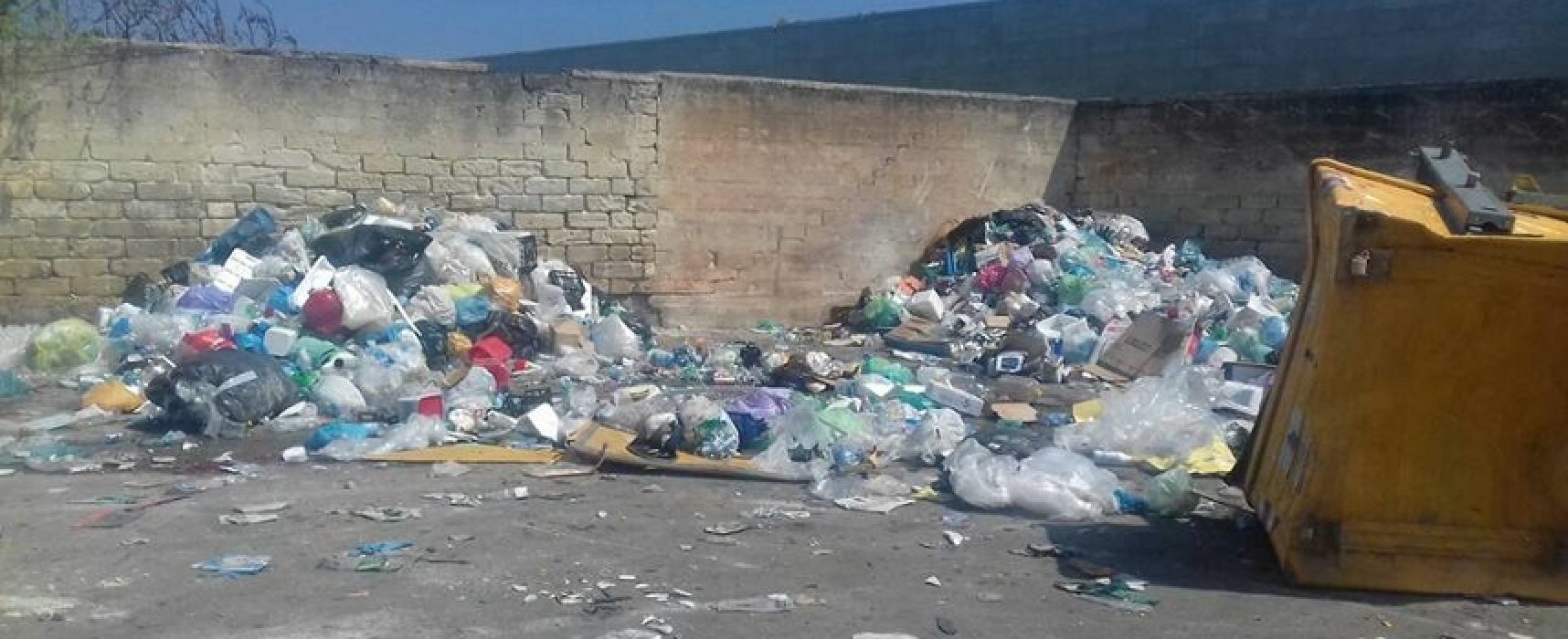 Questione rifiuti, Casella: “Problemi di natura sanitaria gravissimi” / FOTO
