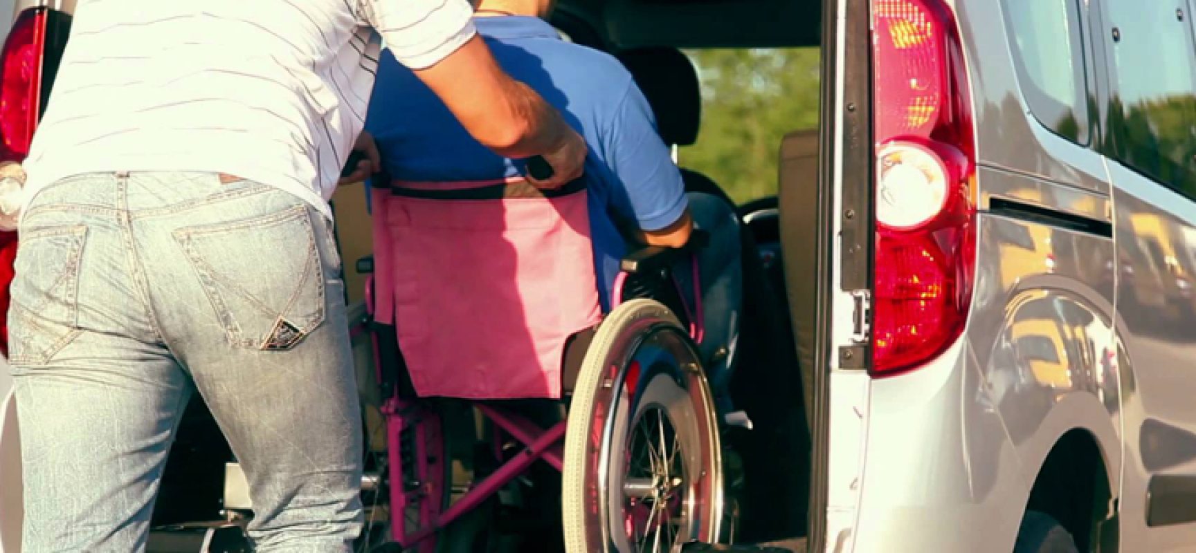 “Taxi sociale” per anziani e disabili anche a Bisceglie, assessore Valente: “Servizio utile e solidale”