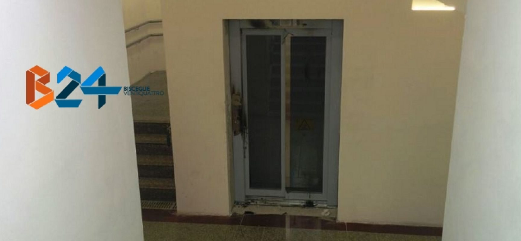 Vandali danneggiano ascensore sottopassaggio della stazione ferroviaria / FOTO