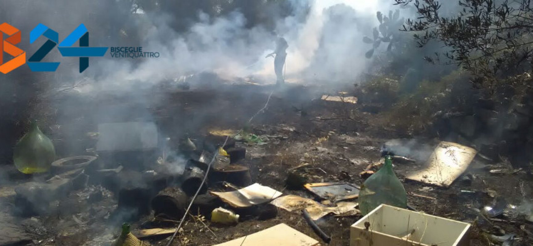 Incendio di rifiuti e sterpaglie in zona Lama di Macina / FOTO