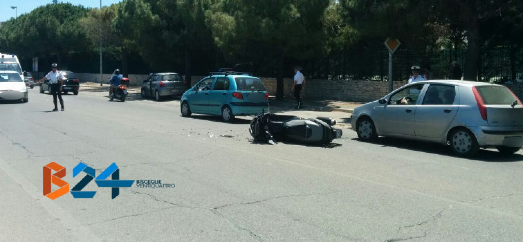 Scontro auto-moto su via Bovio, 21enne al pronto soccorso