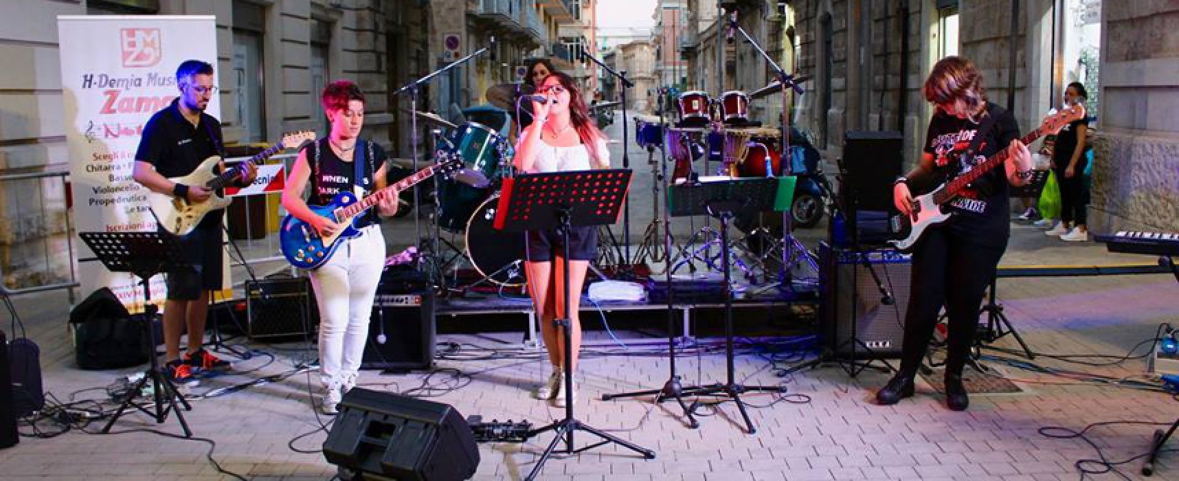 Storm Born, la band tutta rosa presenta il suo lavoro made in Bisceglie / VIDEO