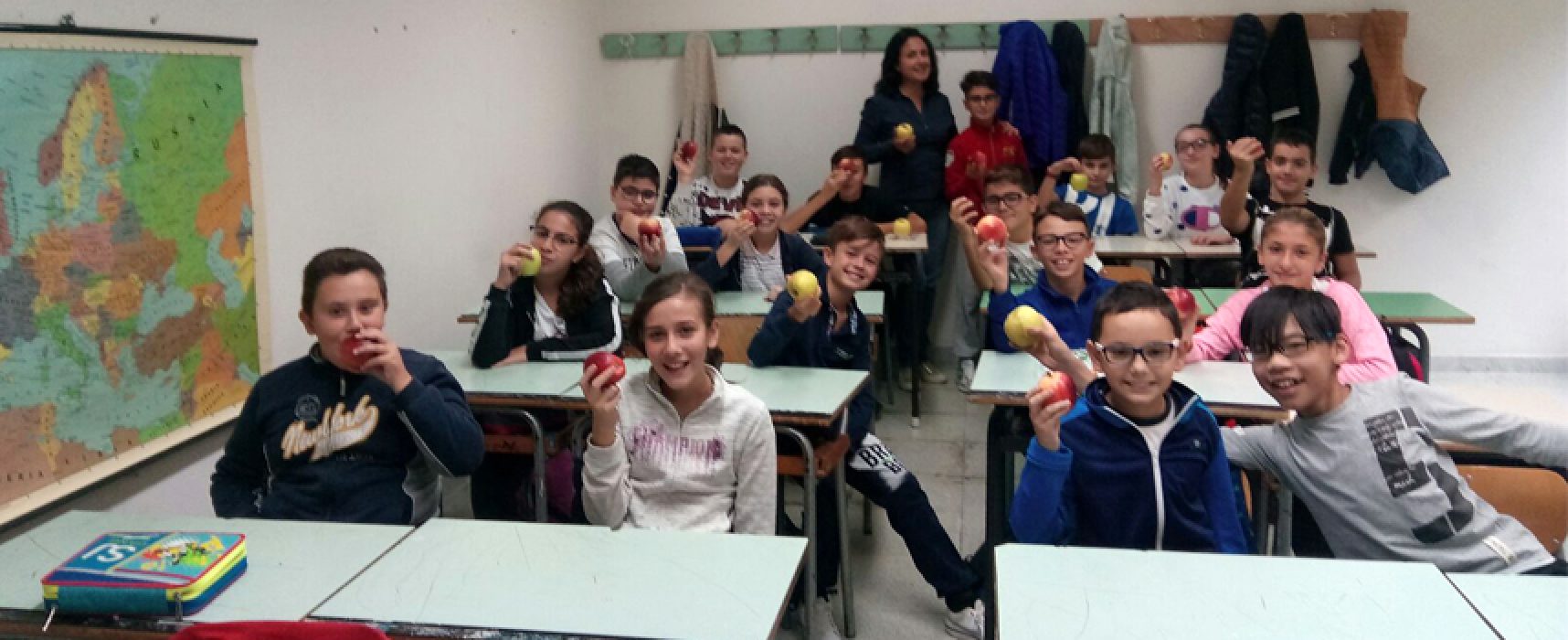 Solidarietà: nelle scuole medie Battisti-Ferraris e Monterisi merenda con le mele dell’Aism