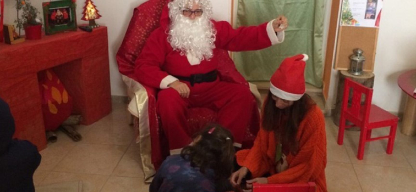 Scrivere la letterina insieme a Babbo Natale, nella sua casa: l’iniziativa di “Viale dei Ciliegi,17”