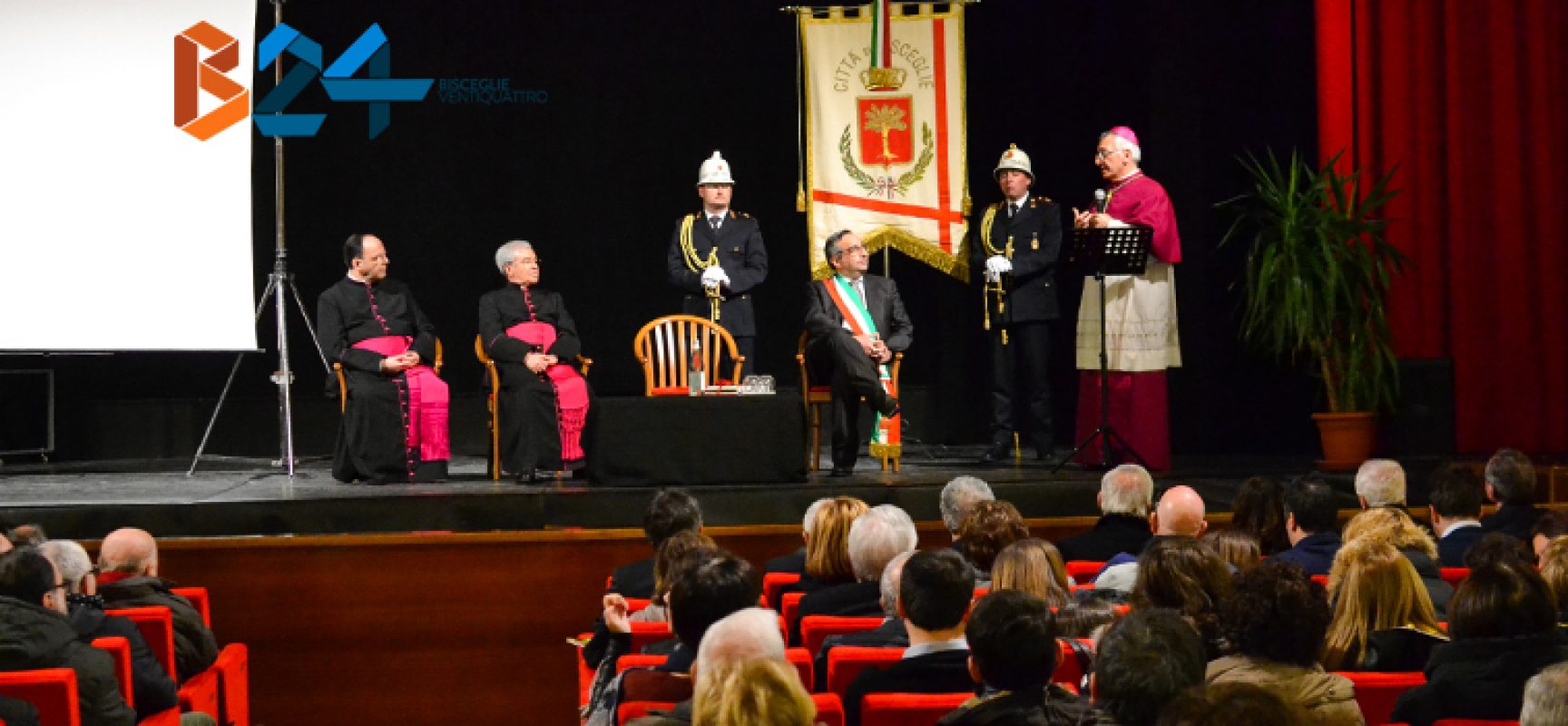 La comunità biscegliese ha dato il benvenuto al nuovo arcivescovo Monsignor D’Ascenzo / FOTO