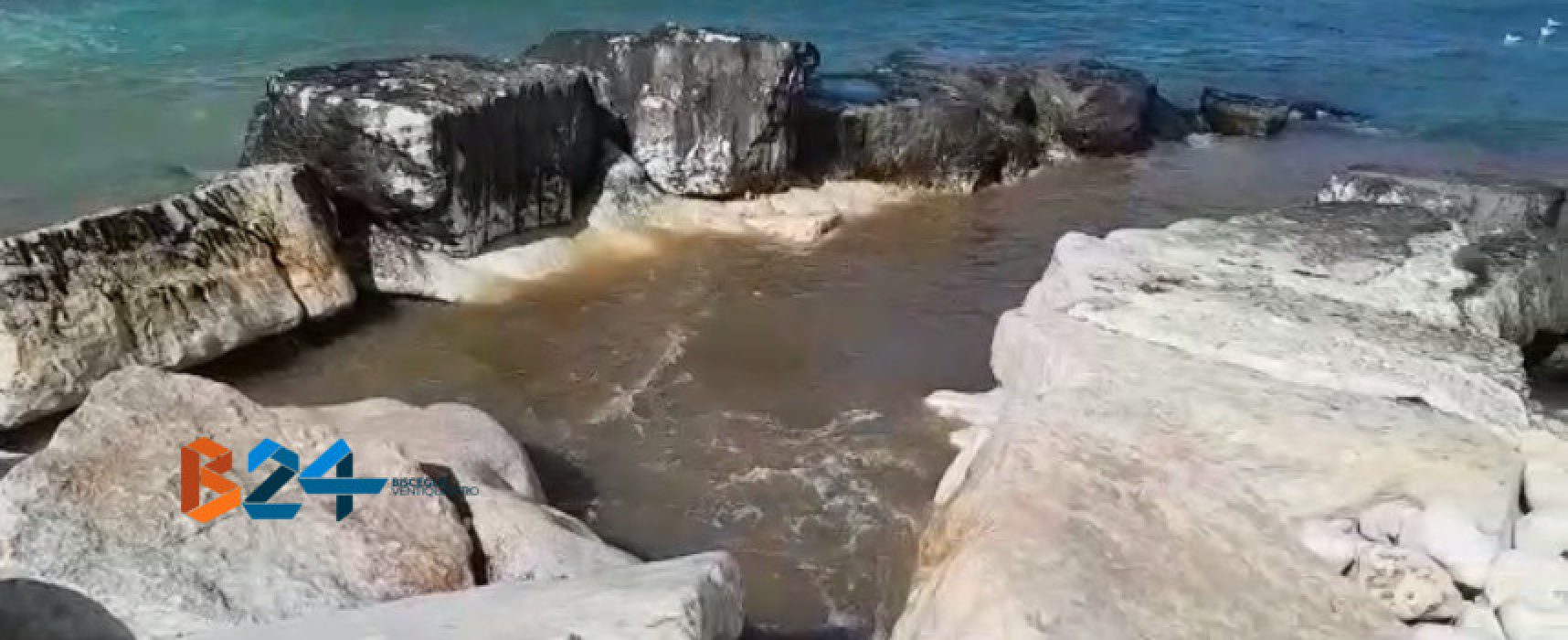 Copioso sversamento acque reflue in zona BiMarmi / VIDEO