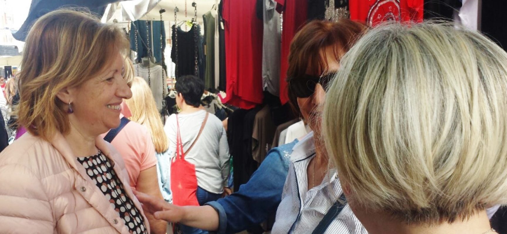 Tonia Spina incontra i cittadini al mercato settimanale: “Gente sfiduciata ma vogliosa di cambiare”