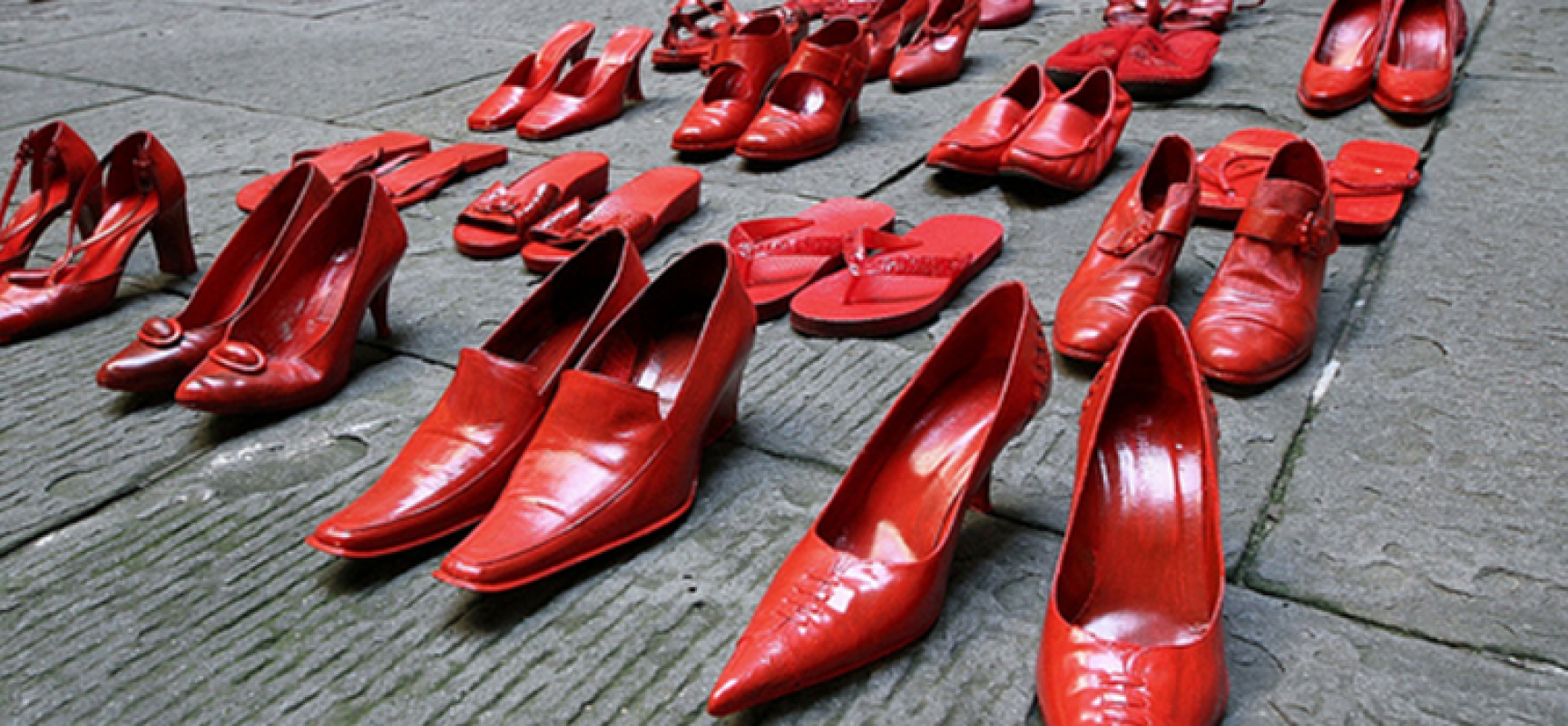 Le scarpe rosse di Sarah celebrano la giornata mondiale contro il femminicidio