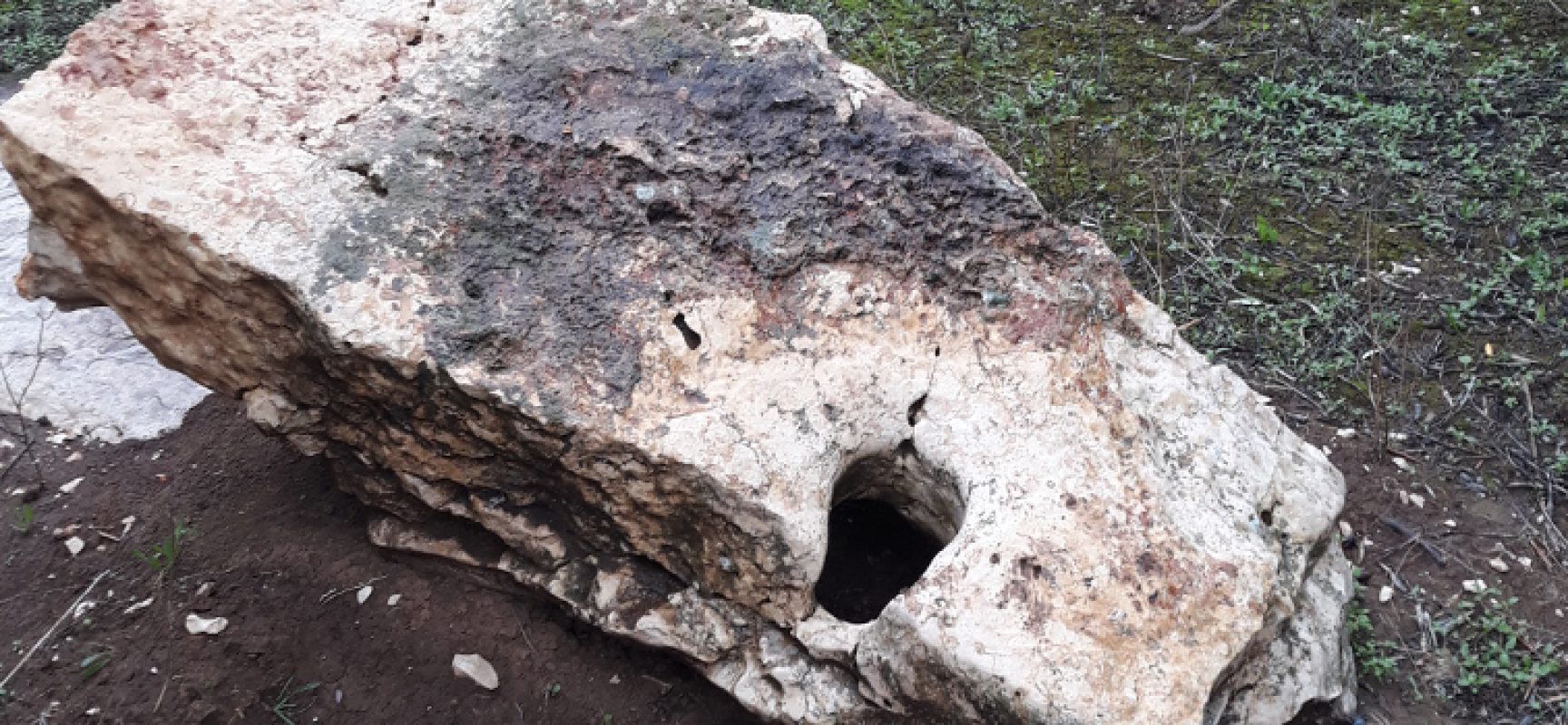 Menhir in Contrada Santa Croce distrutto, la denuncia di un lettore