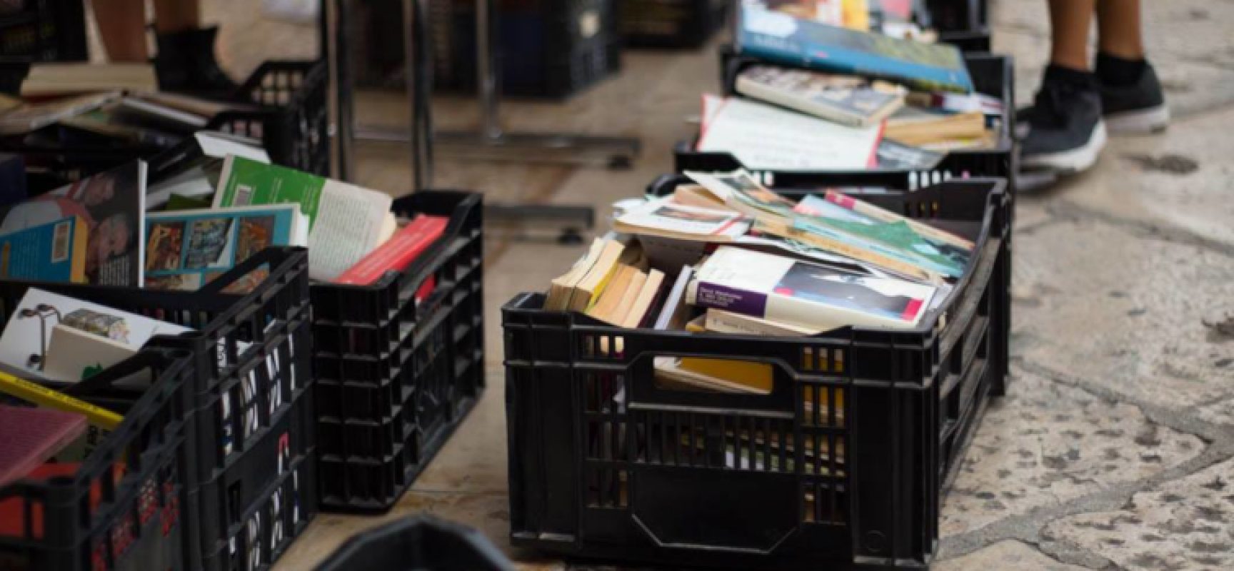 Campagna riciclo materiali, Borgo Antico: “Se i libri sono un rifiuto, li smaltiamo noi”