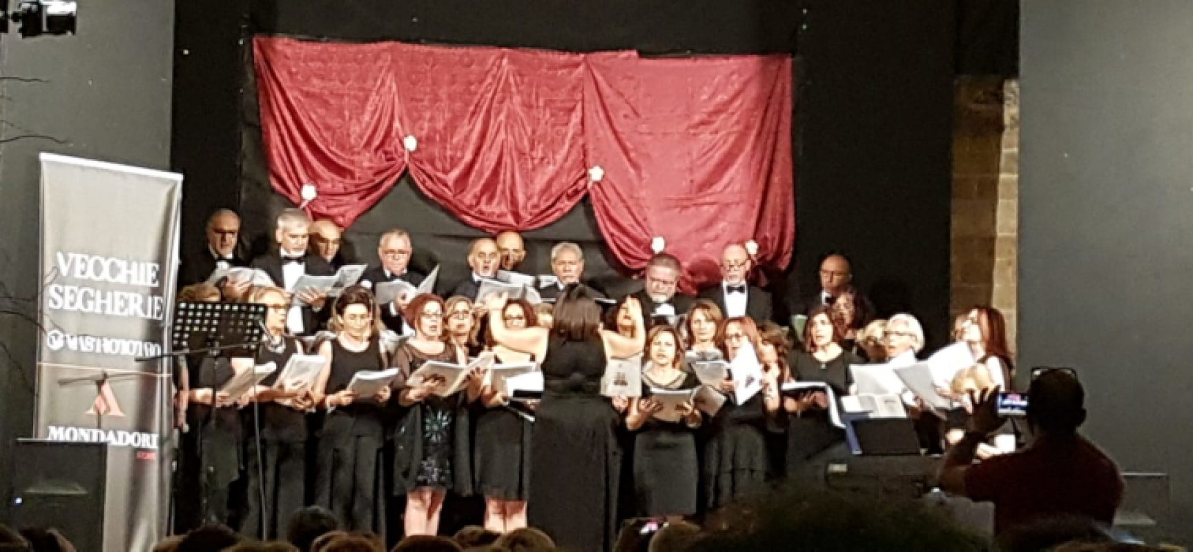 New Chorus emoziona con le più belle canzoni della tradizione napoletana / FOTO