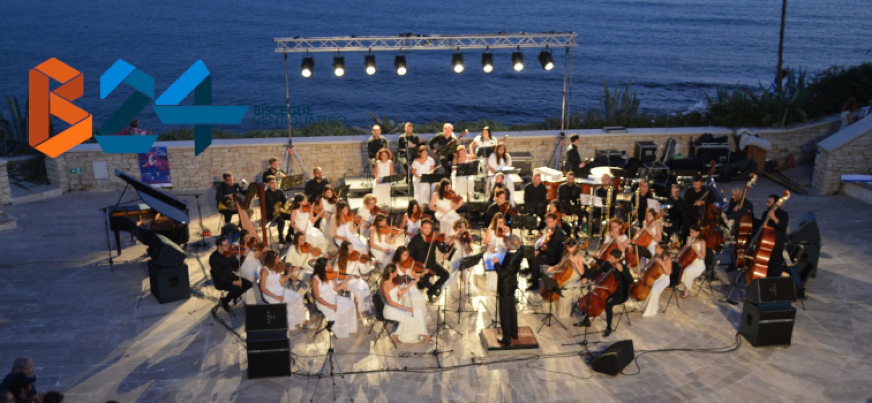 “Sol dell’Alba”, originalità, magia e musica di alta qualità al Teatro Mediterraneo / FOTO