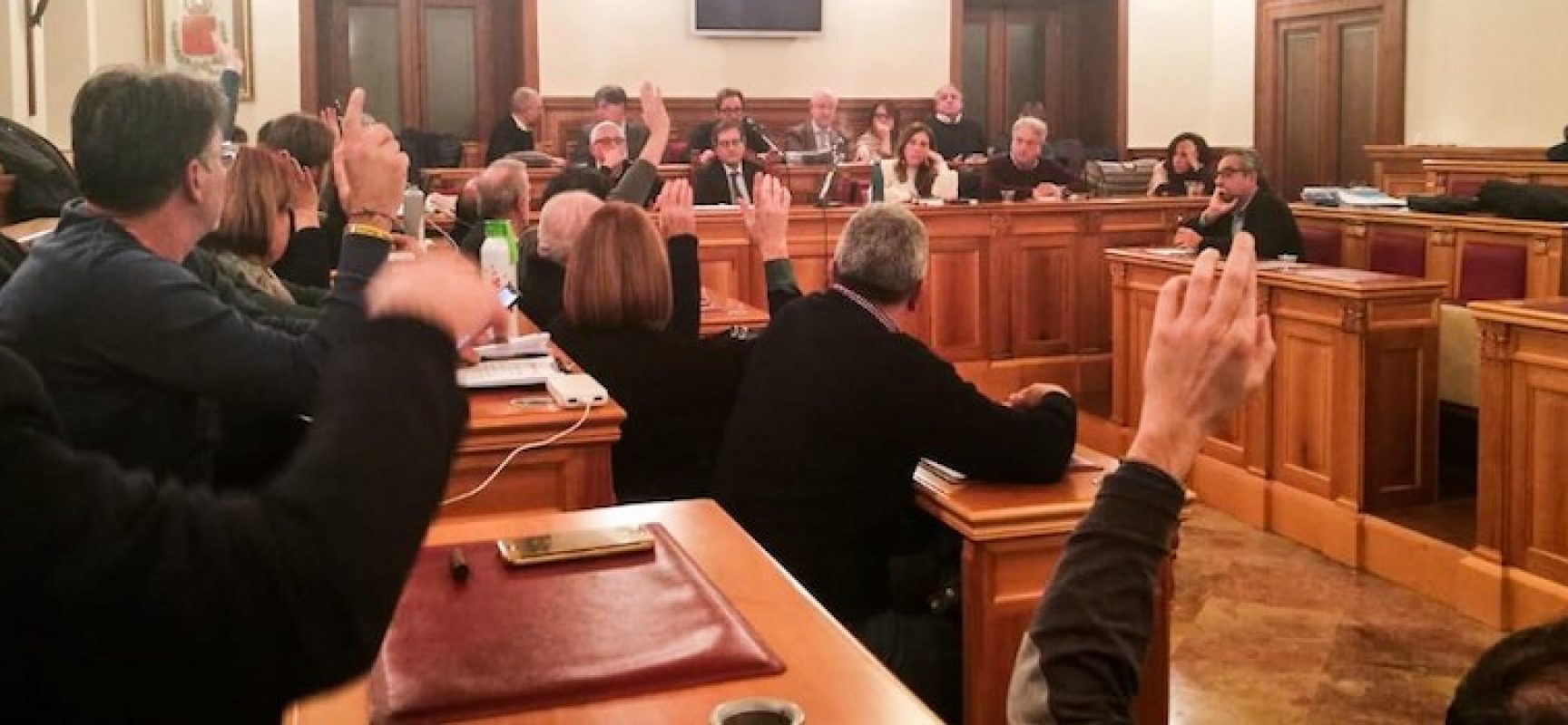 Consiglio comunale, maggioranza riapprova Dup con parte dell’opposizione fuori dall’aula