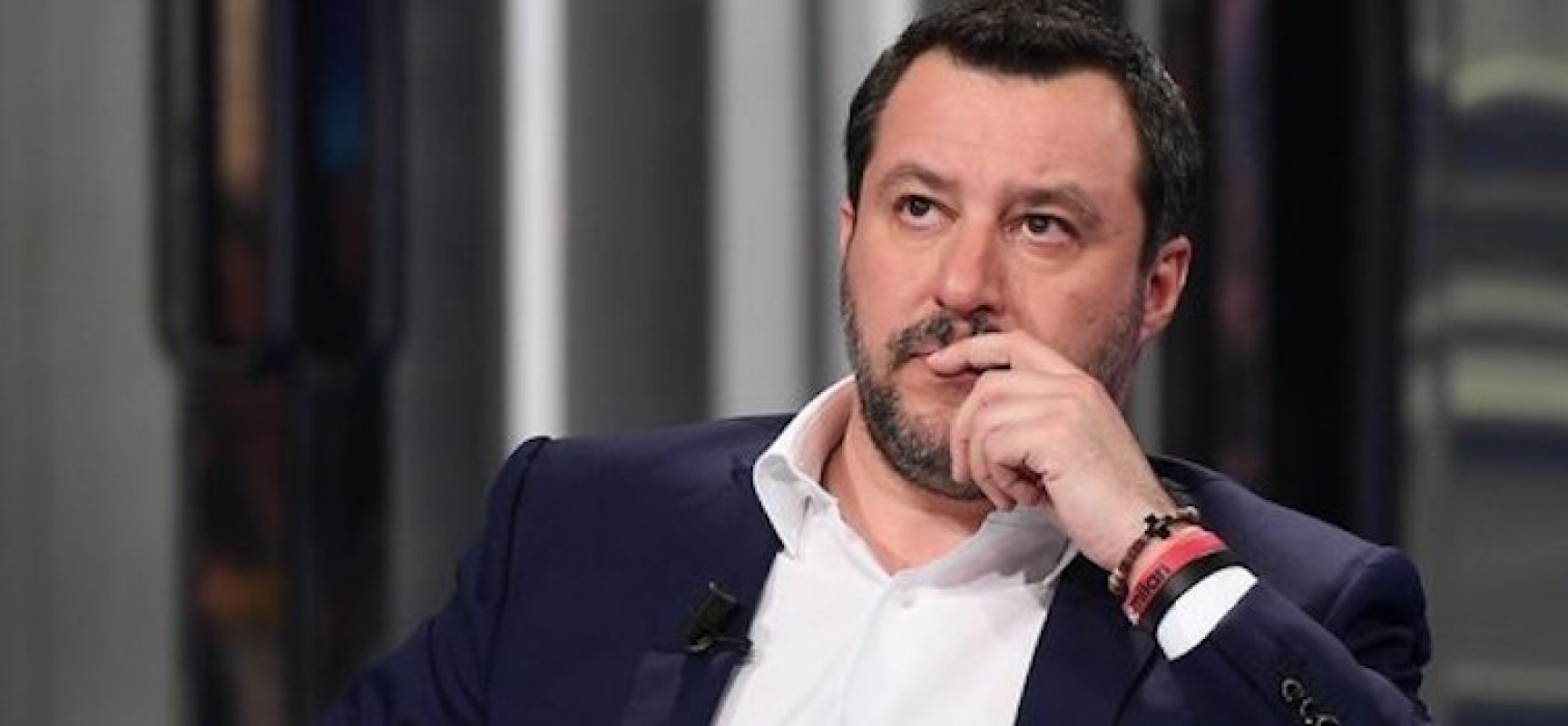 Matteo Salvini si congratula con i ragazzi della “Monterisi” per lettera contro Junior Cally