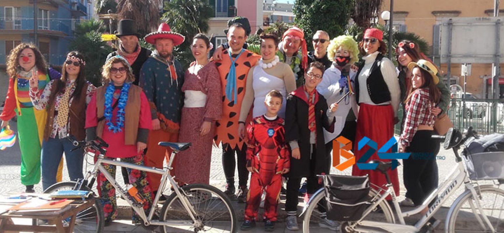 Colori e tradizioni in sella per la biciclettata in maschera a Bisceglie / FOTO