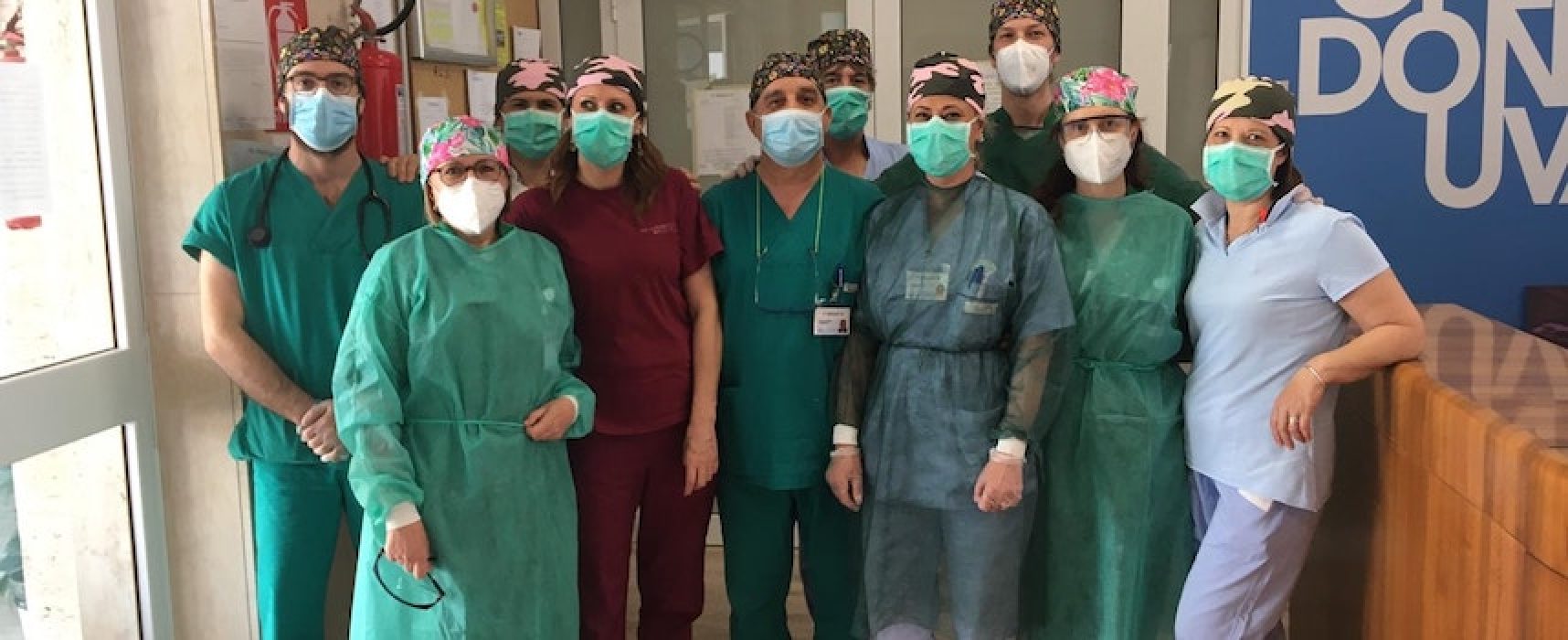 Universo Salute, coordinatrice Area Ospedaliera realizza cappellini per operatori