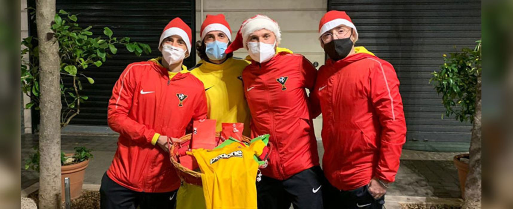 La scuola calcio YAB omaggia i suoi piccoli calciatori per il Natale / FOTO