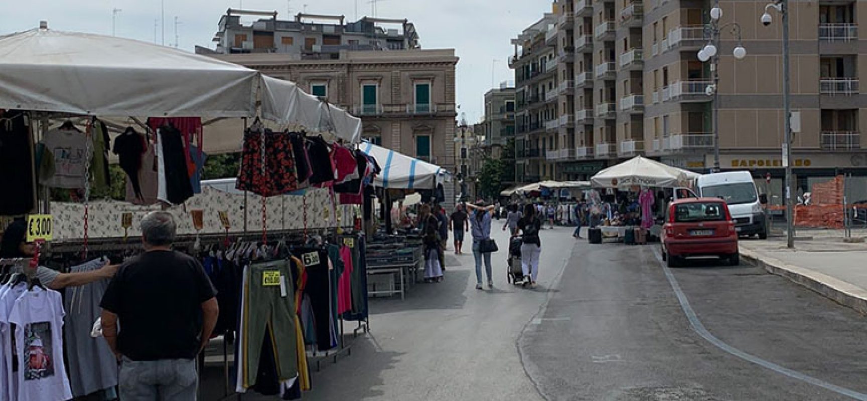 Mercato straordinario domenicale in piazza Vittorio Emanuele