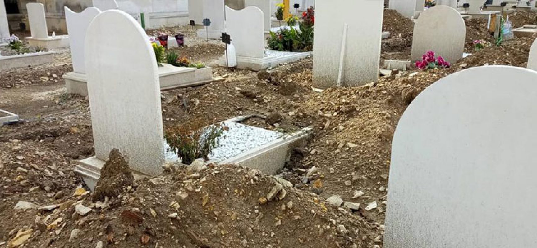 Spina su cimitero, “Tolto il diritto di pregare sulla tomba dei propri cari”