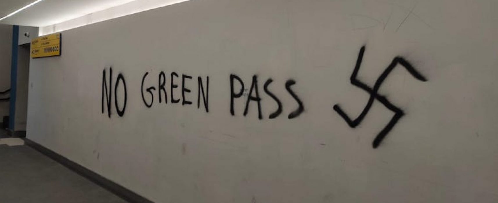 Scritte oltraggiose contro green pass a Bisceglie, denunciati due giovani