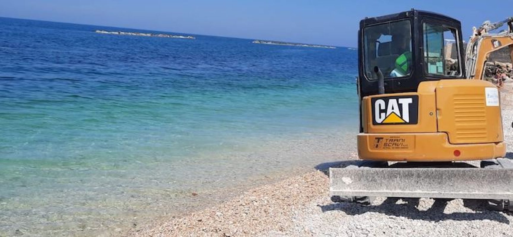 Spiagge, Angarano: “Iniziati lavori livellamento ciottoli e pulizia spiagge”