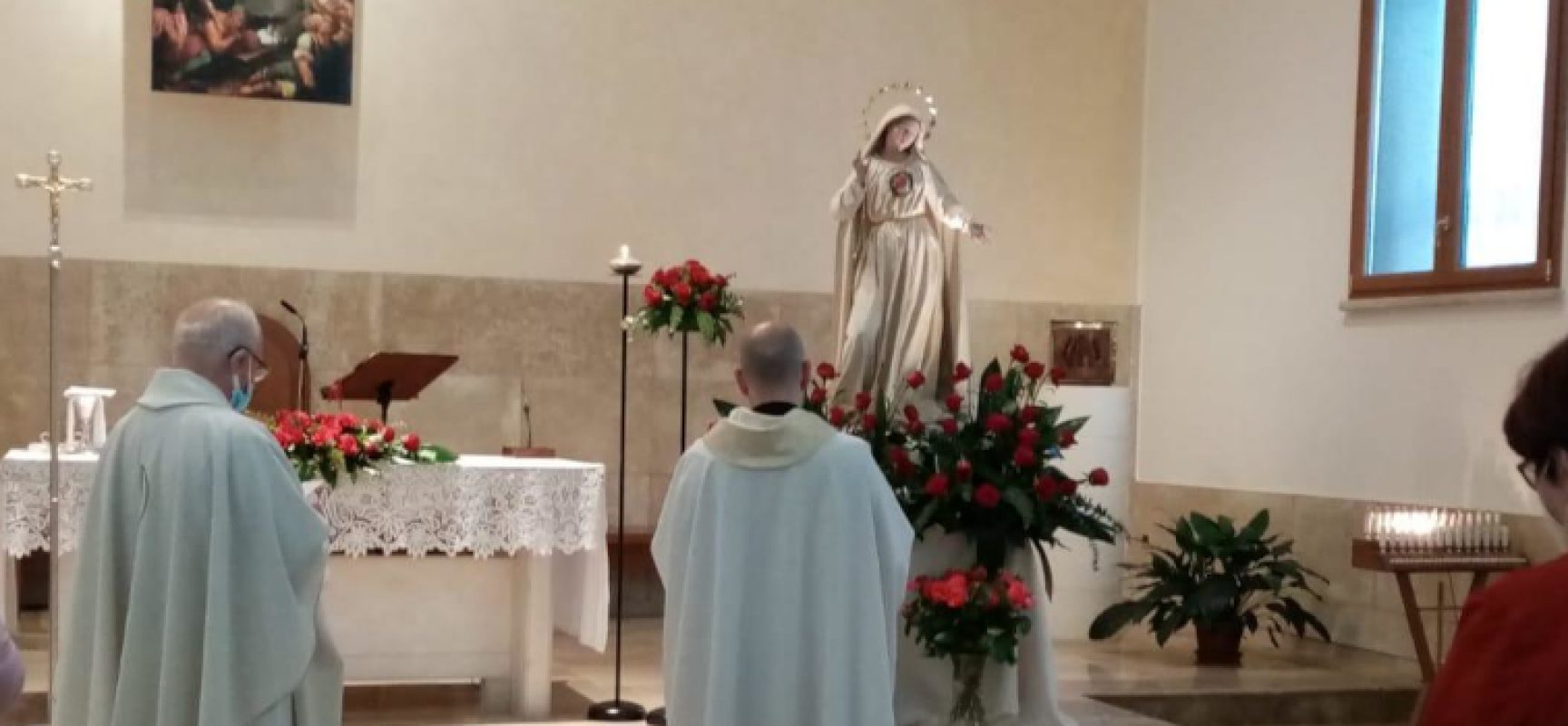 Fiaccolata in onore della Madonna di Fatima, don Gaetano: “Nel suo volto la consolazione”
