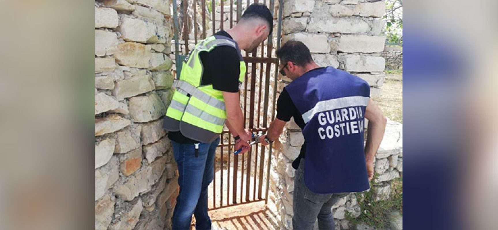 Guardia di Finanza sequestra accessi al mare abusivi al confine tra Trani e Bisceglie / FOTO