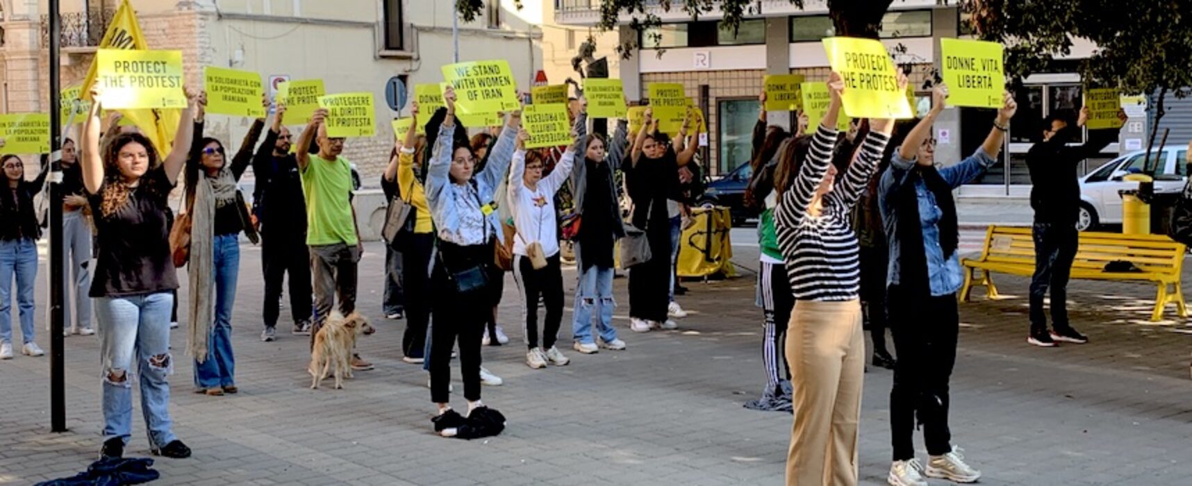 “Donna, vita, libertà”: Amnesty Bisceglie in piazza per solidarietà alle donne iraniane