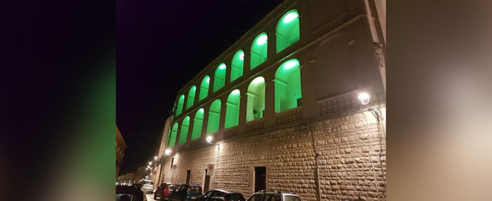 Bisceglie: Palazzo di Città illuminato con i colori della solidarietà