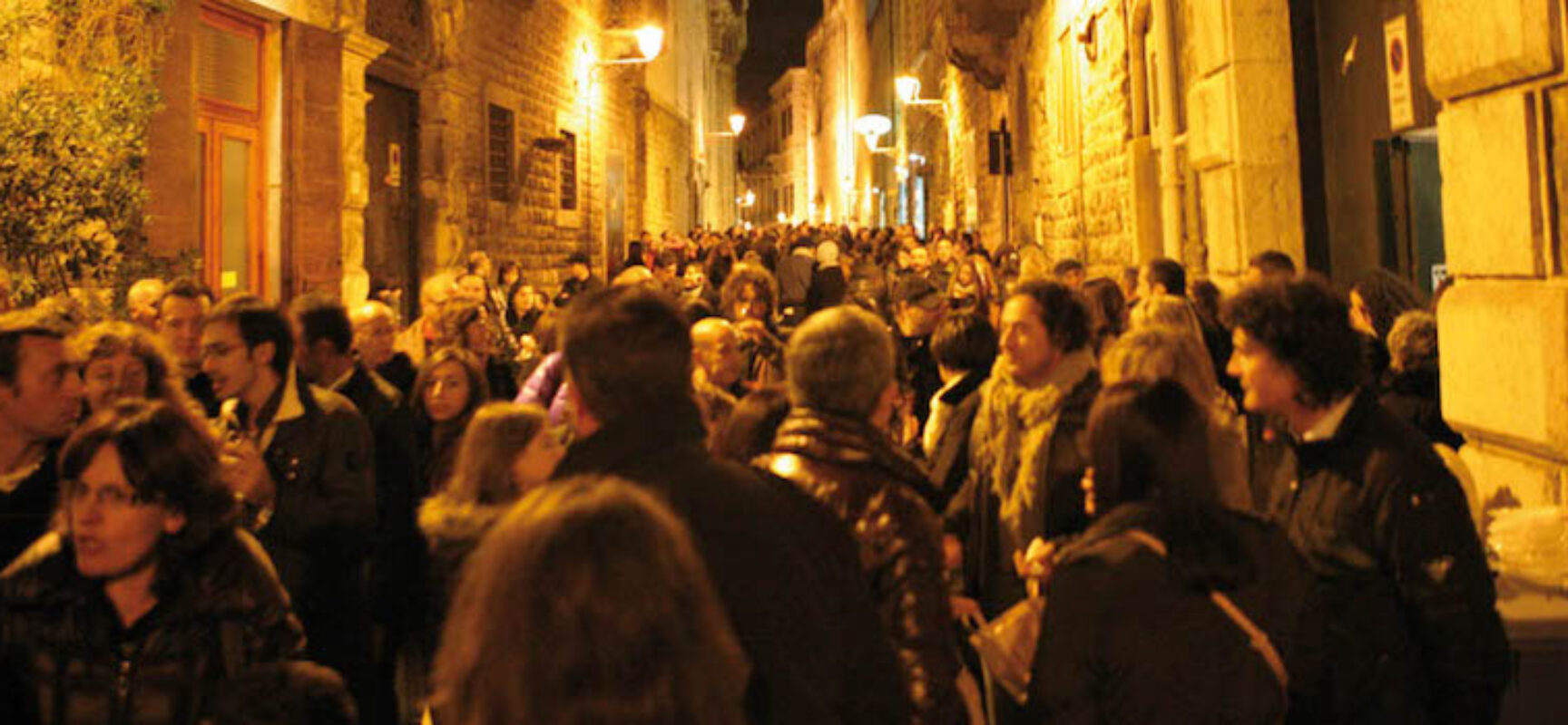 Calici nel Borgo Antico: oggi la prima serata con l’accensione delle luci d’artista