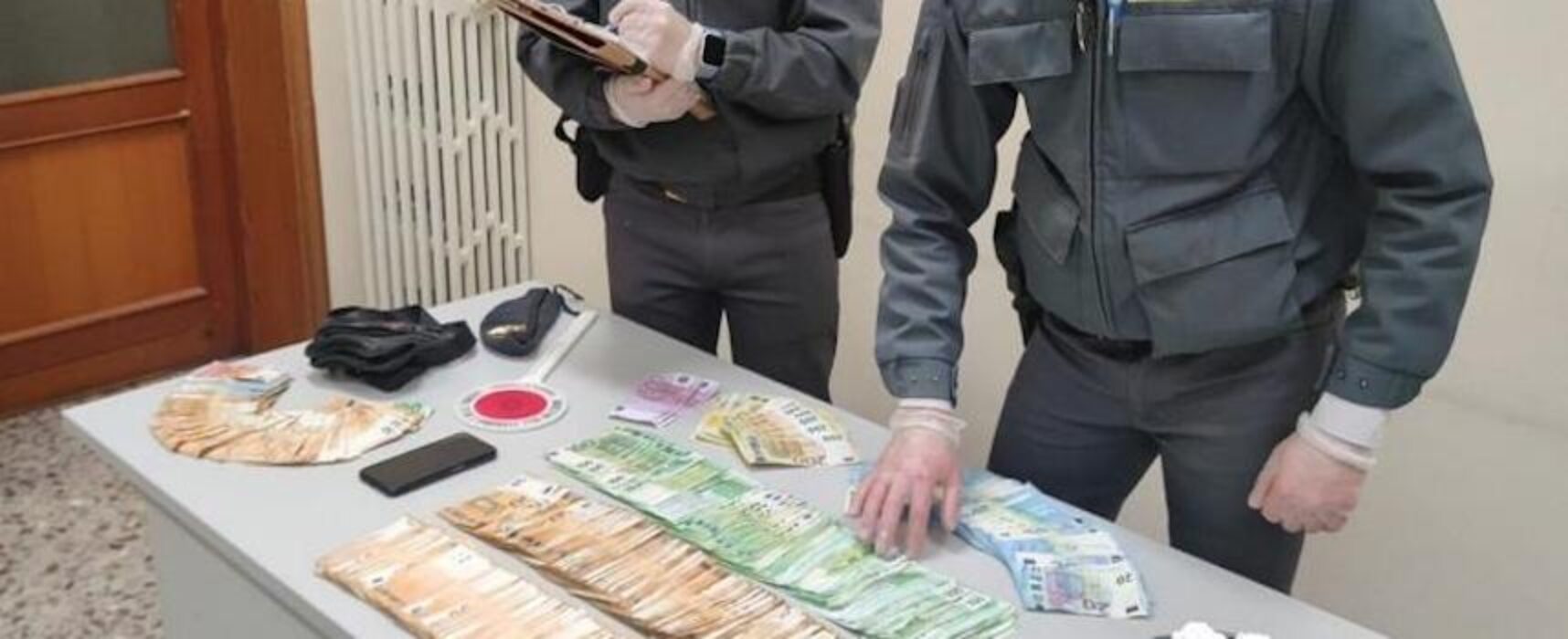 Spaccio droga, arrestato un uomo e sequestrati 57mila euro in contanti nella sua casa biscegliese