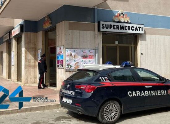 Rapina in supermercato via Cavour: ladro minaccia cassiera e scappa, indagano i Carabinieri