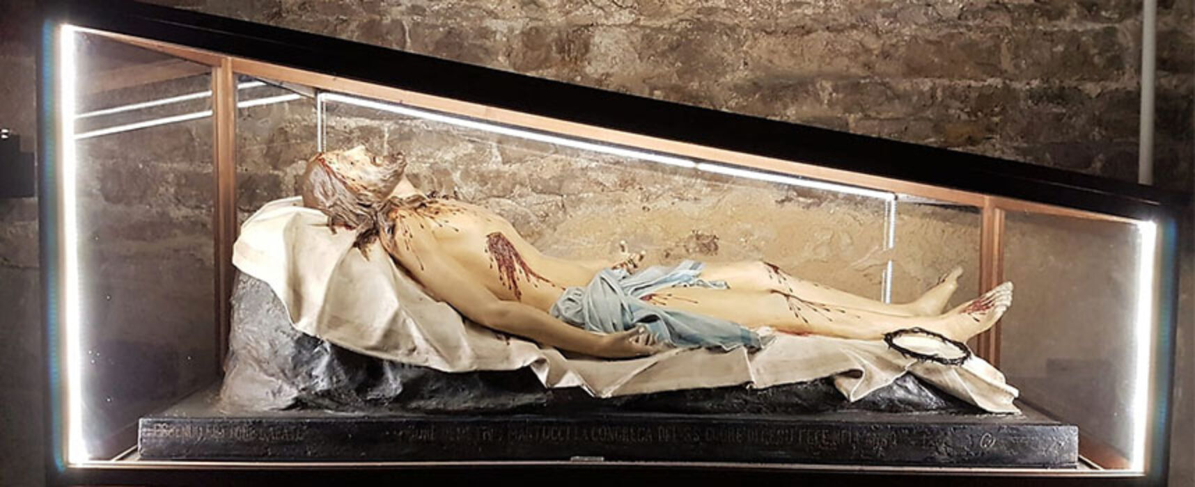Il simulacro del Cristo Morto visita la Parrocchia Stella Maris di Bisceglie
