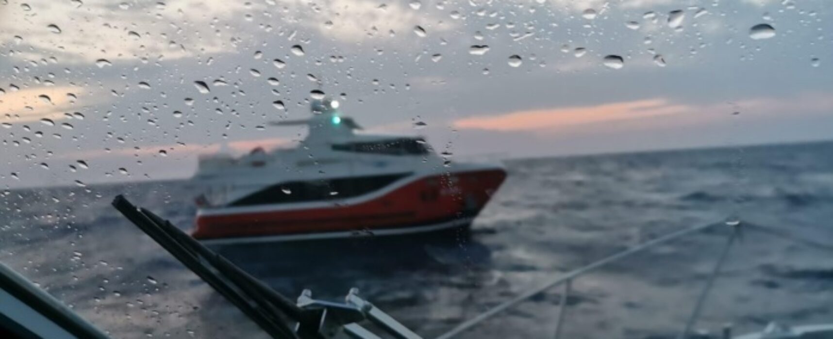 Operazione di soccorso per imbarcazione in difficoltà al largo di Bisceglie, in salvo 81enne