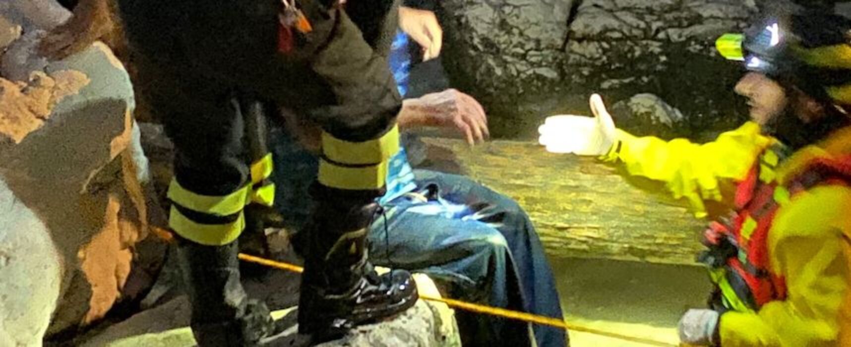Vigili del Fuoco recuperano uomo da canale scolo acque piovane