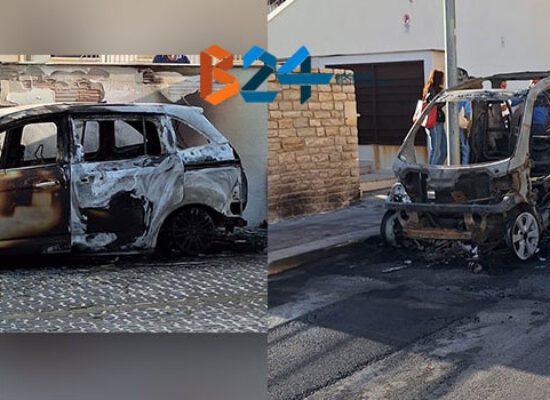 Due auto a fuoco all’alba in via Ricasoli