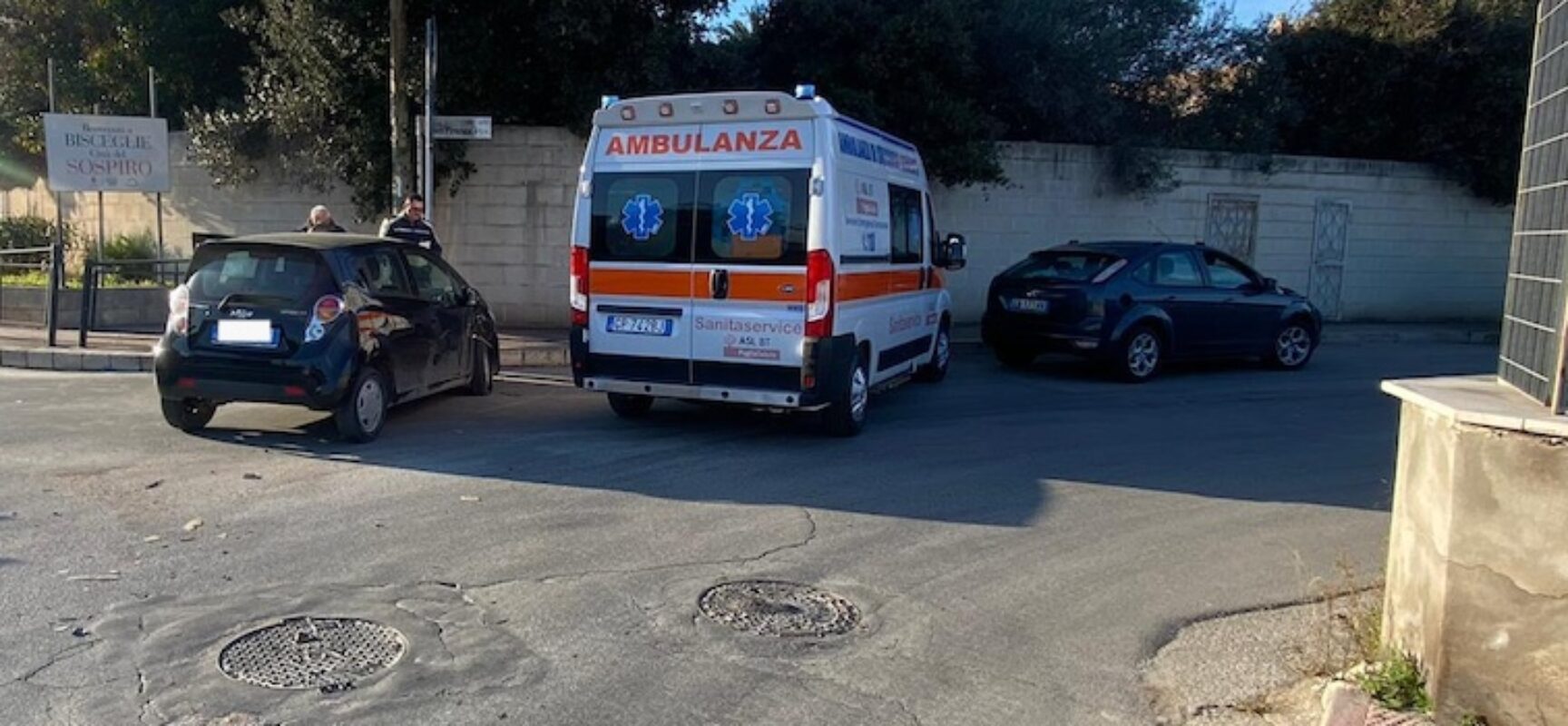 Incidente su rotatoria in via Imbriani: un ferito in ospedale